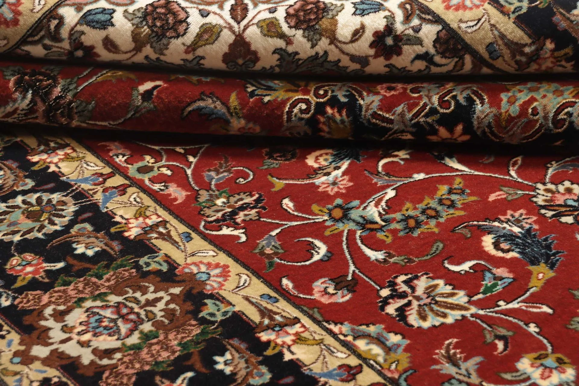Qom Persian Rug 141 × 210 cm in Wool, hand-knotted - Image 11