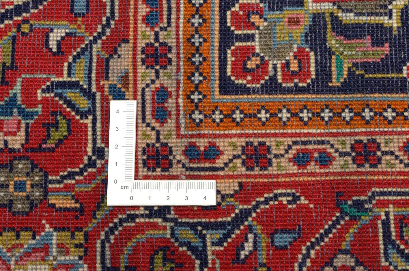 Sarouk Persian Rug 138 × 215 cm in Wool, hand-knotted - Image 3