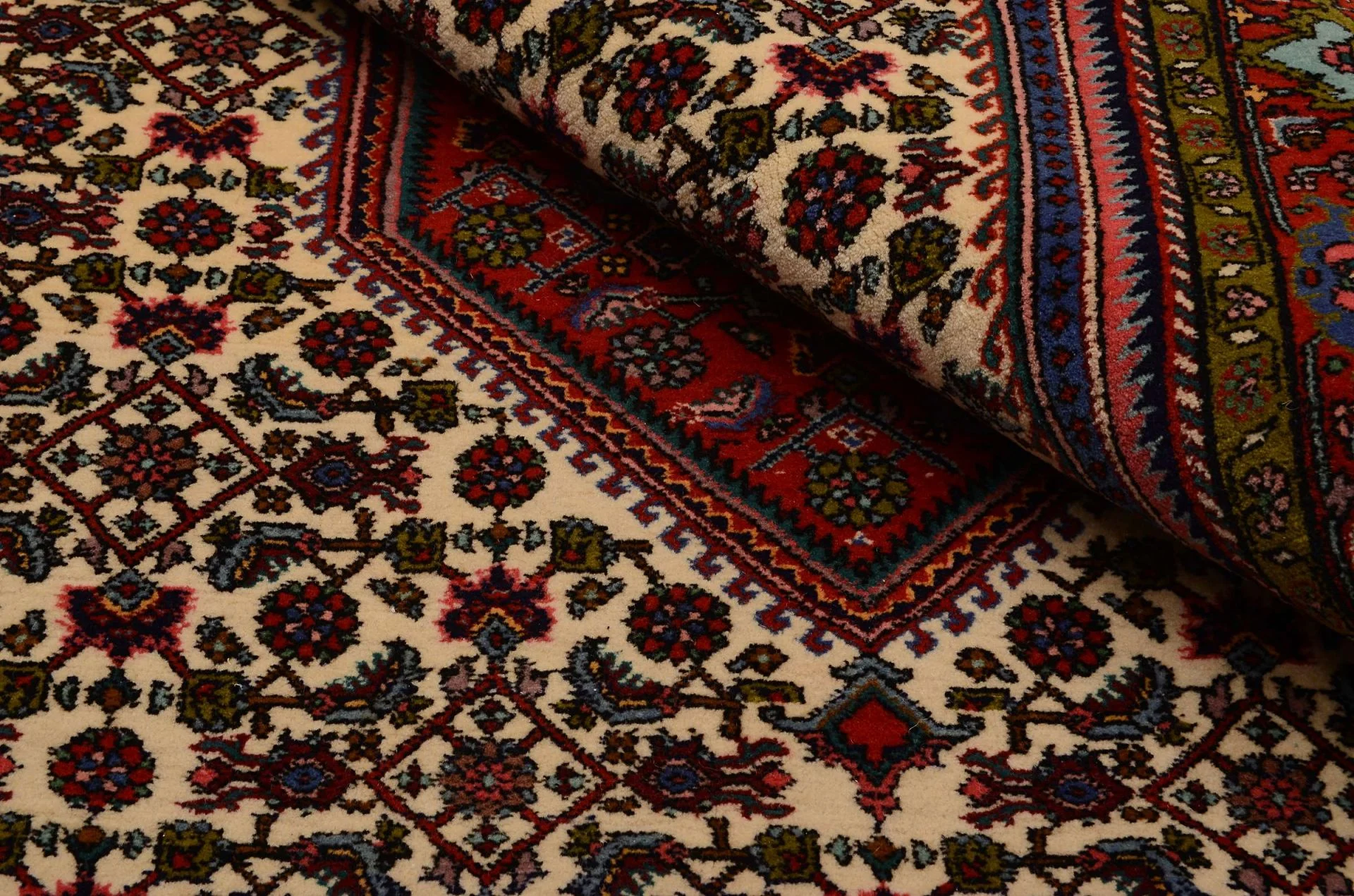 Hand-Knotted Bijar Persian Rug, 114 × 177 cm, Wool - Image 4