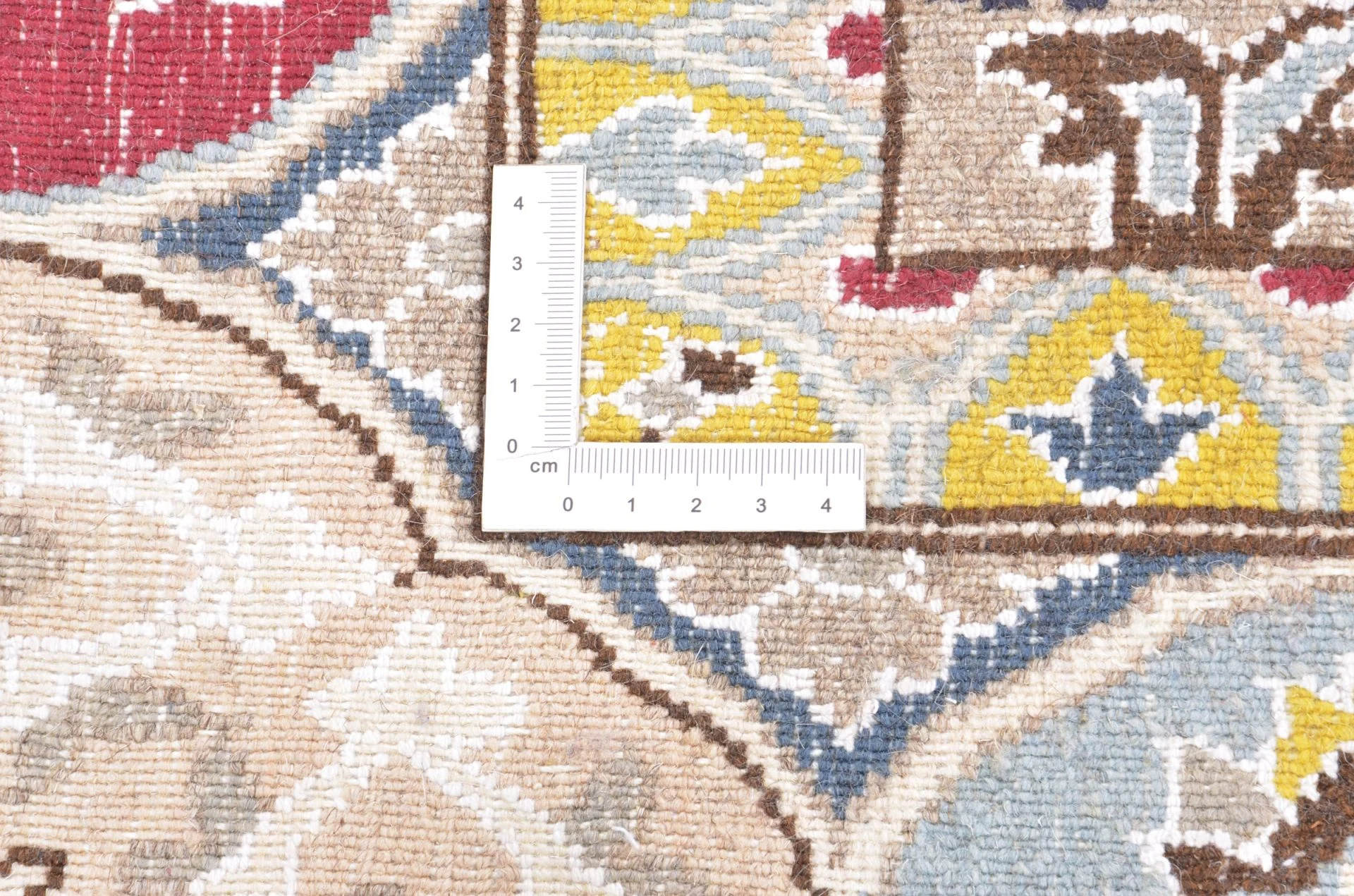 Hand-Knotted Nain Persian Rug, 193 × 303 cm, Wool - Image 3