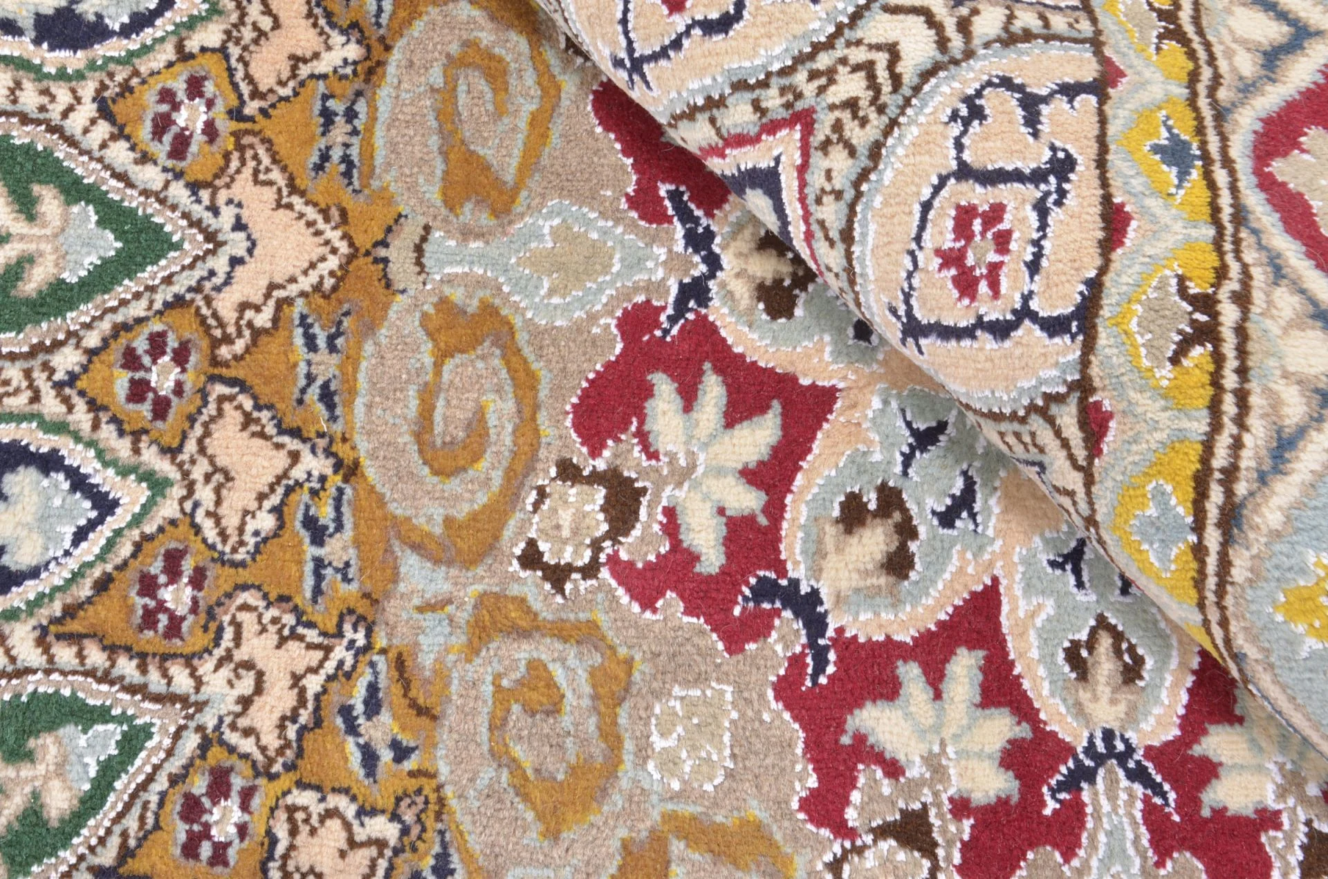 Hand-Knotted Nain Persian Rug, 193 × 303 cm, Wool - Image 4