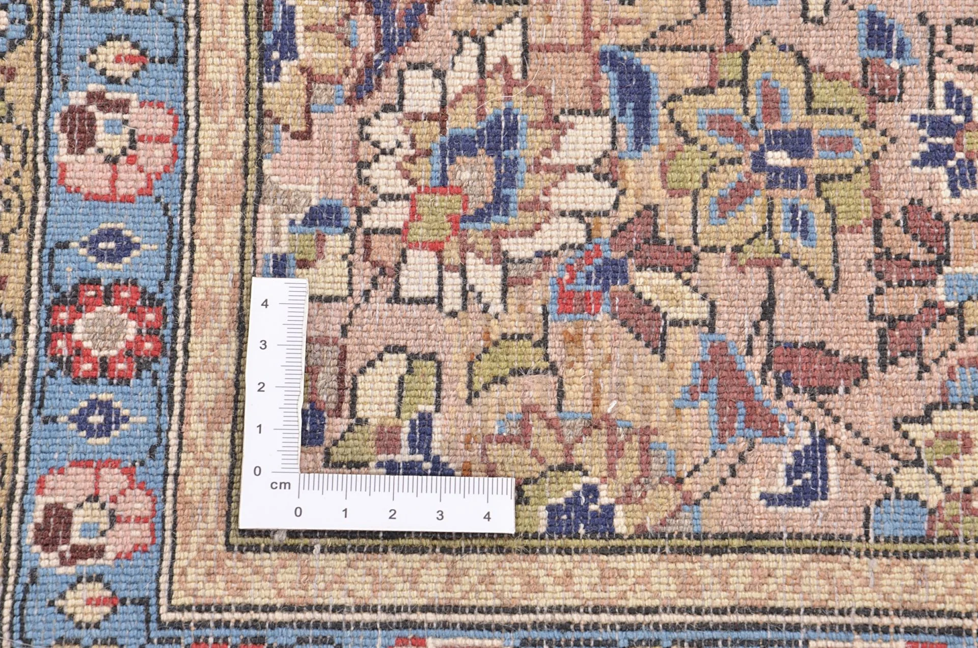 Qom Persian Rug 140 × 200 cm in Wool, hand-knotted - Image 4