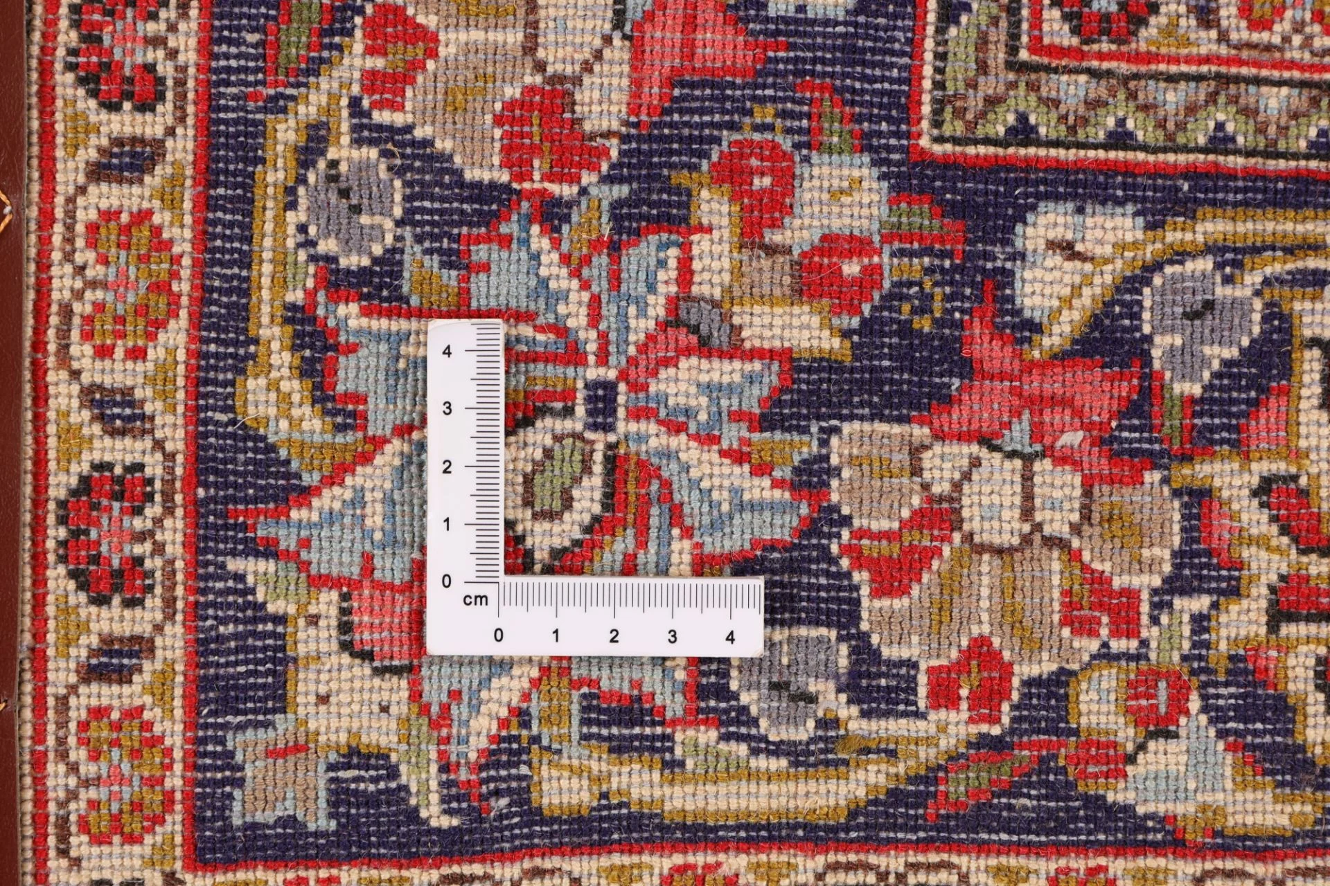 Wool Qom Persian Rug 121 × 175 cm, hand-knotted - Image 9