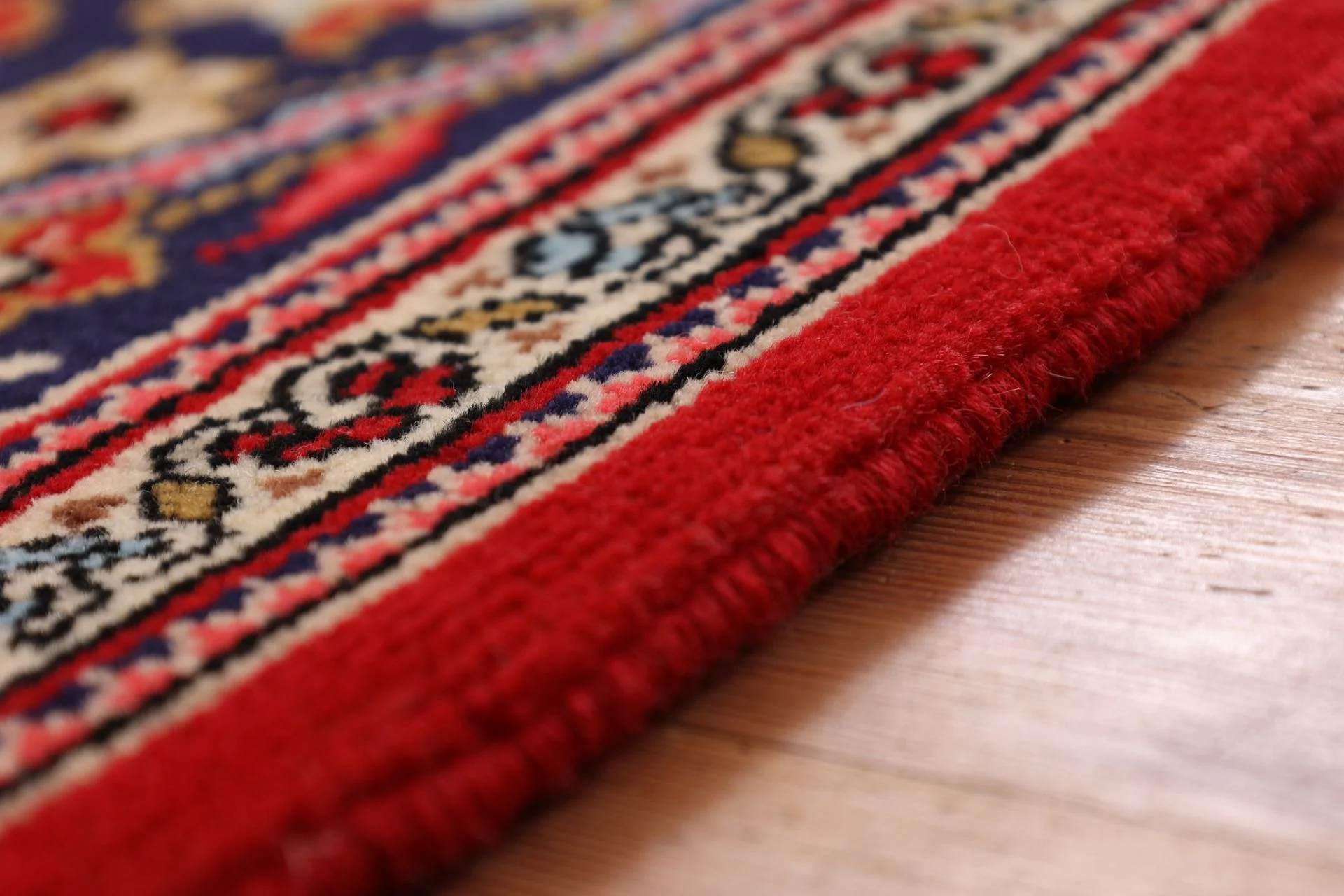 Qom Persian Rug 132 × 203 cm in Wool, hand-knotted - Image 6