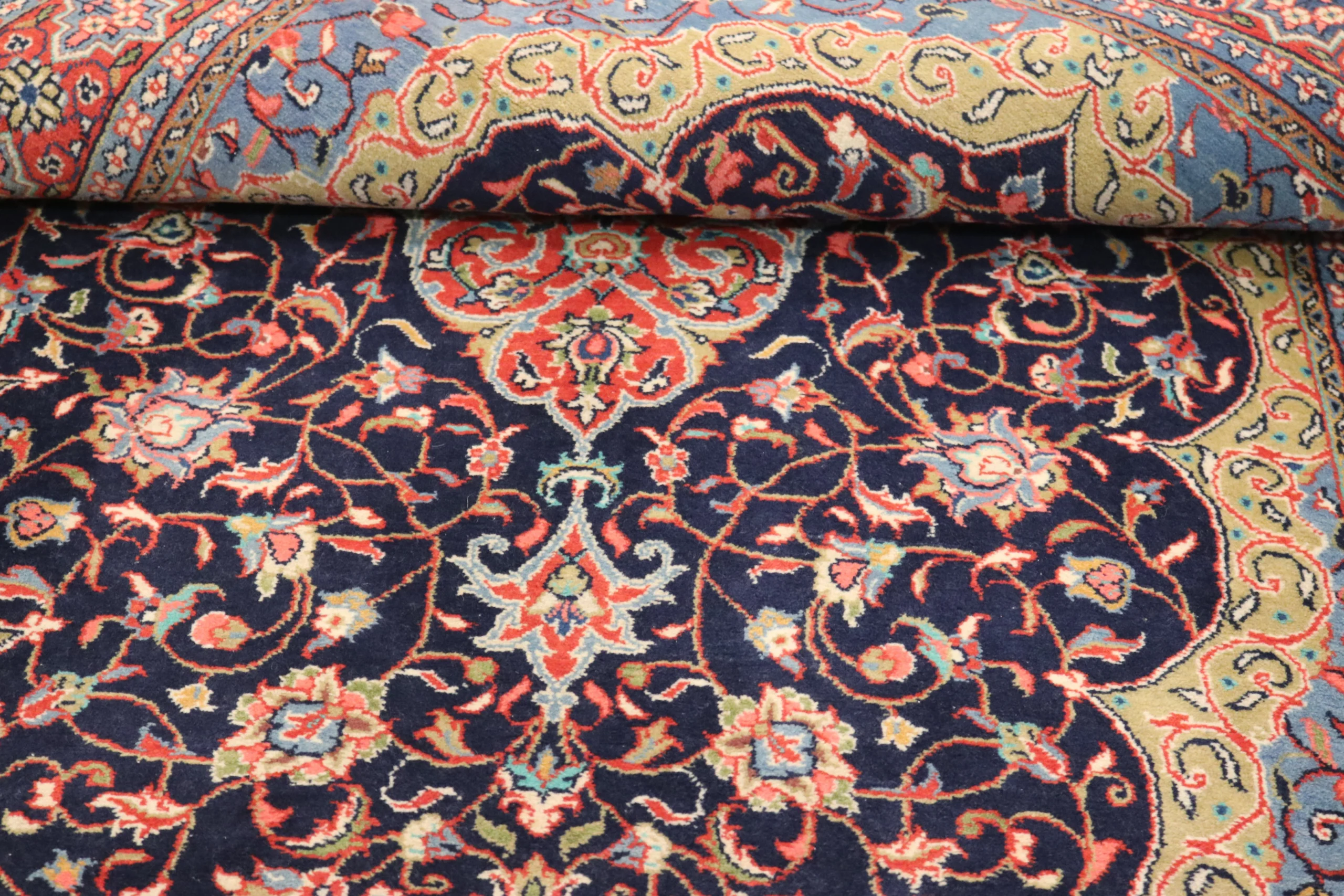 Hand-Knotted Sarouk Persian Rug, 210 × 132 cm, Wool - Image 3