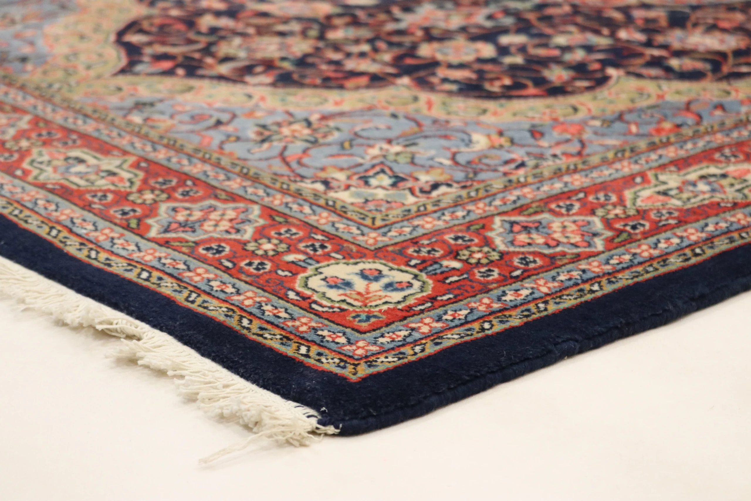 Hand-Knotted Sarouk Persian Rug, 210 × 132 cm, Wool - Image 4