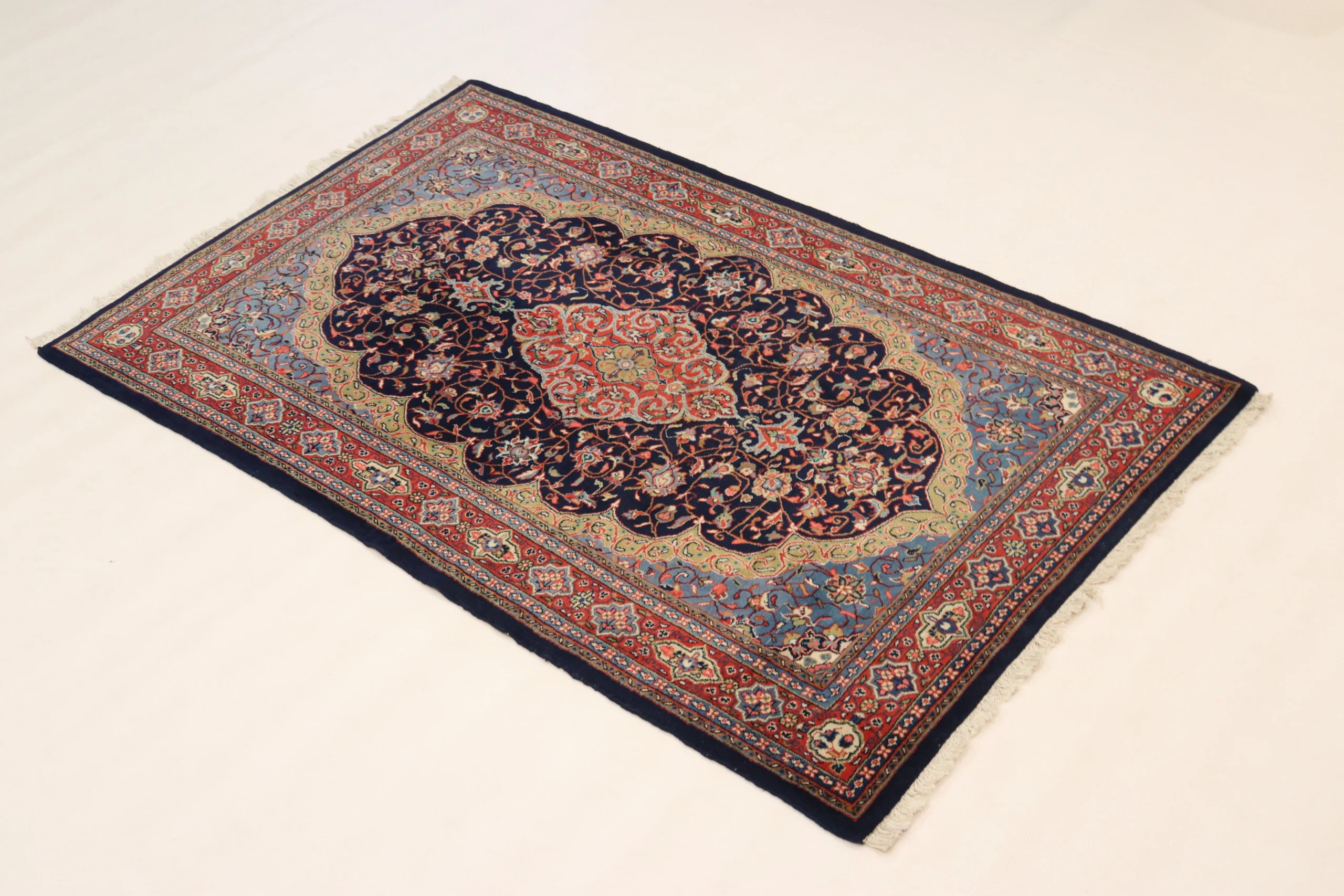 Hand-Knotted Sarouk Persian Rug, 210 × 132 cm, Wool - Image 5