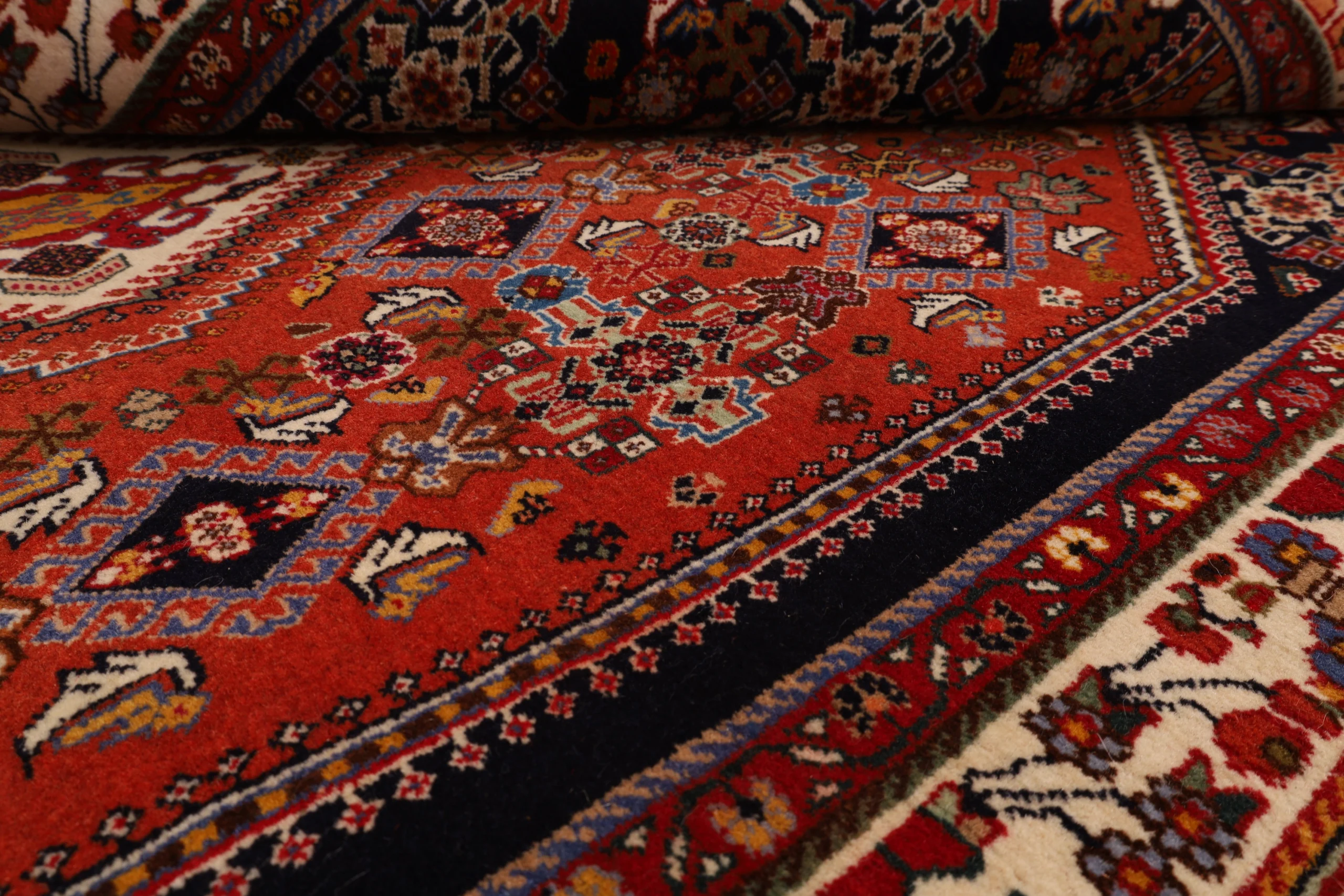 Qashqai Persian Rug 207 × 130 cm in Wool, hand-knotted - Image 4