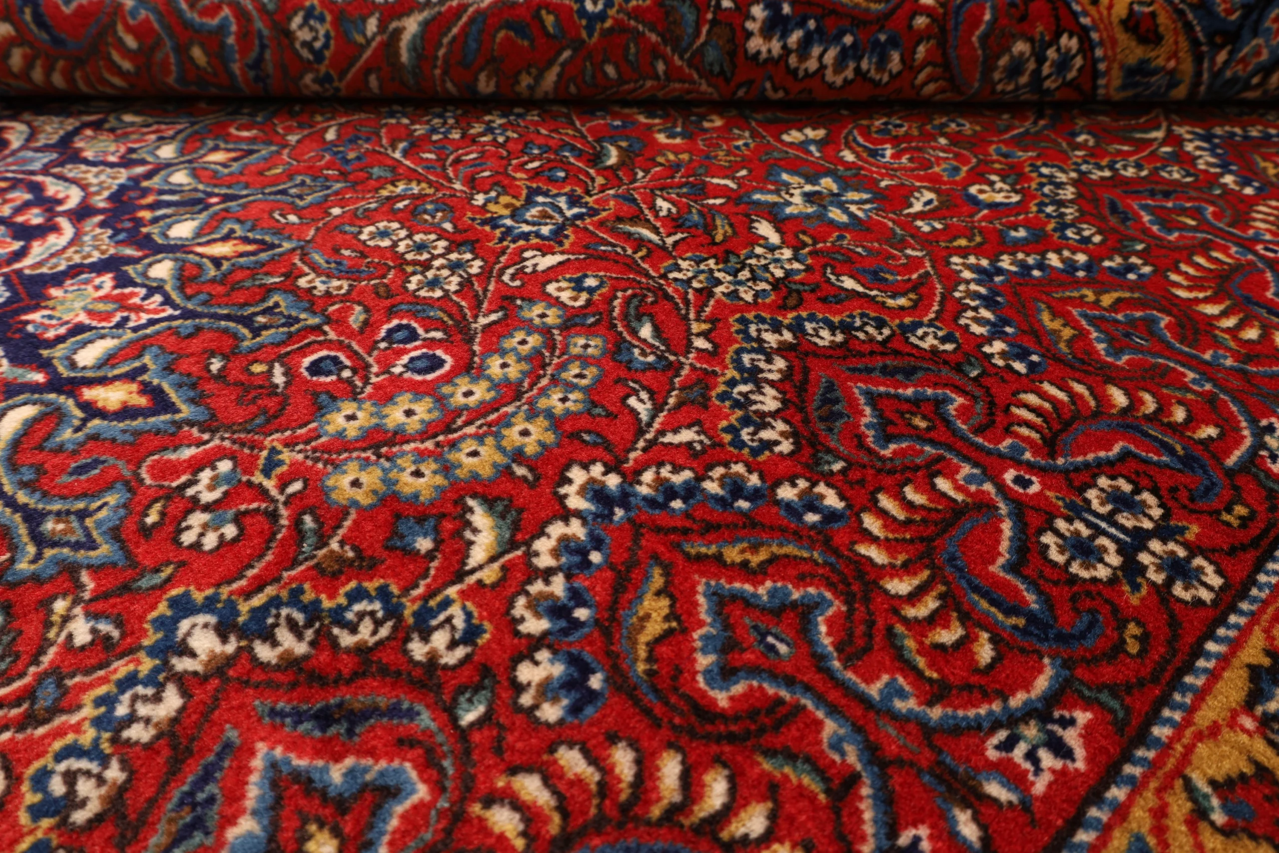 Wool Persian Rug 207 × 131 cm, hand-knotted - Image 6