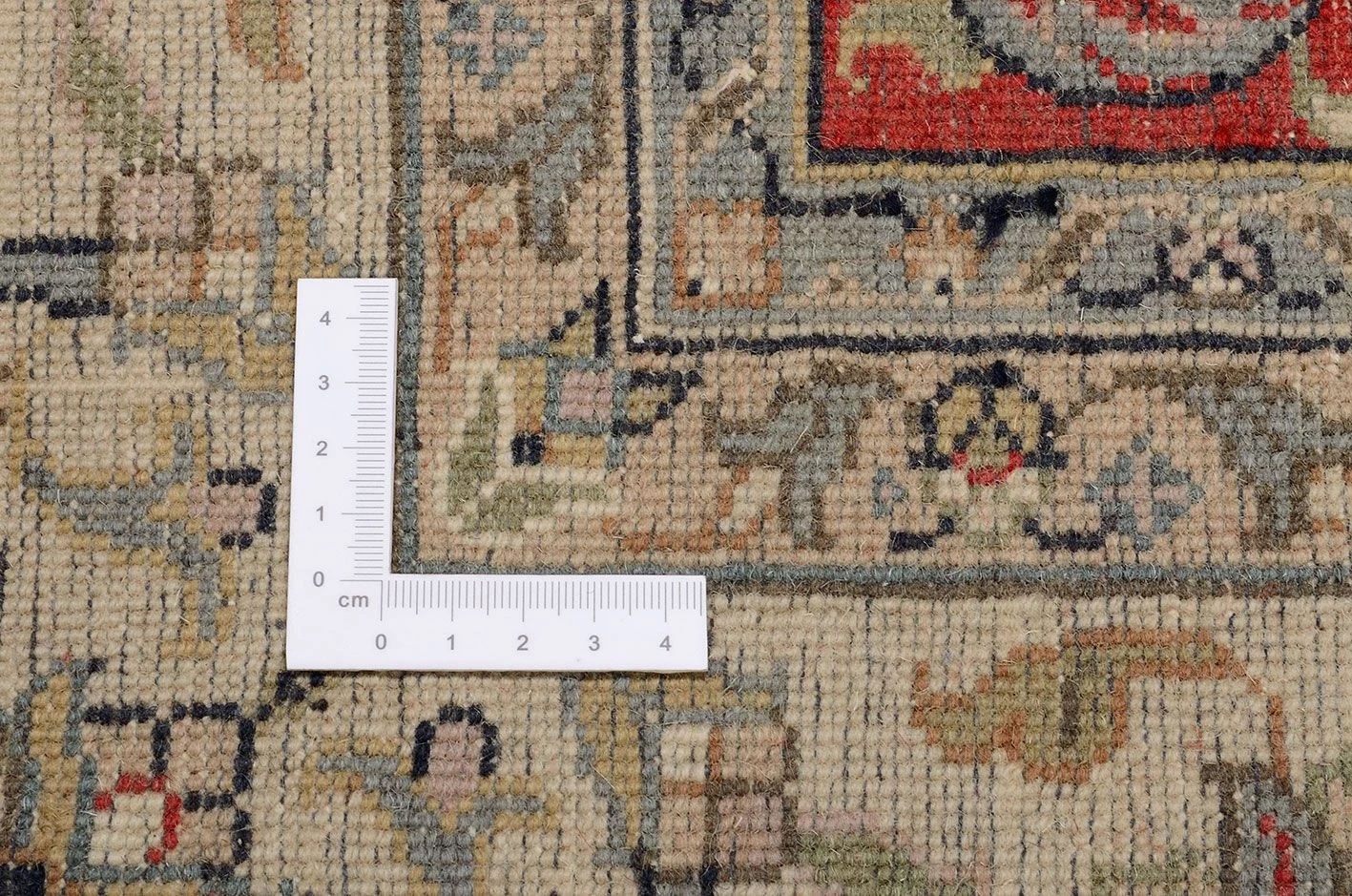 Isfahan Indian Rug 169 × 238 cm in Wool, hand-knotted - Image 3