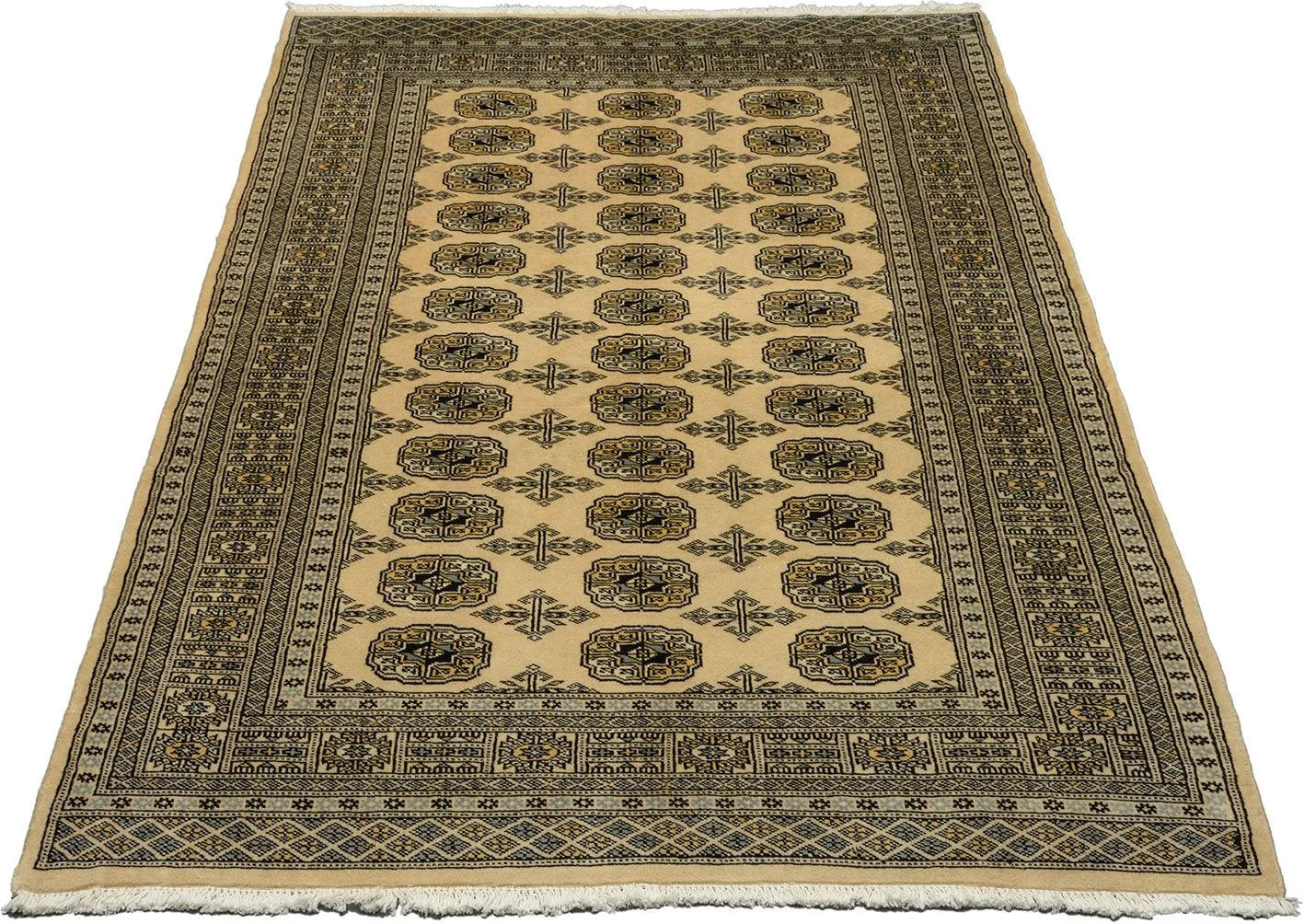 Alternative view of Pakistani Rug 138 × 215 cm in Wool, hand-knotted