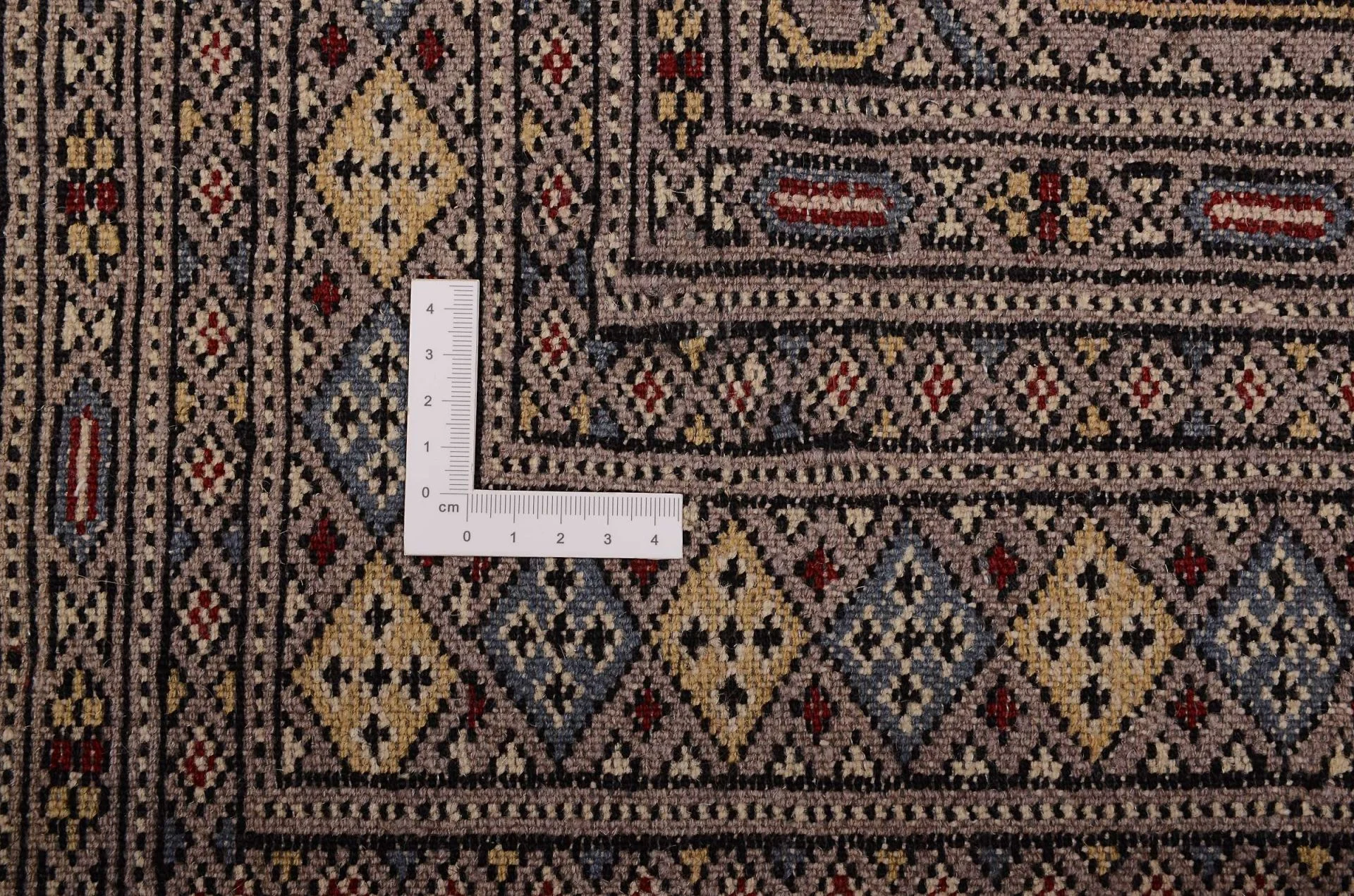 Pakistani Rug 121 × 187 cm in Wool, hand-knotted - Image 3