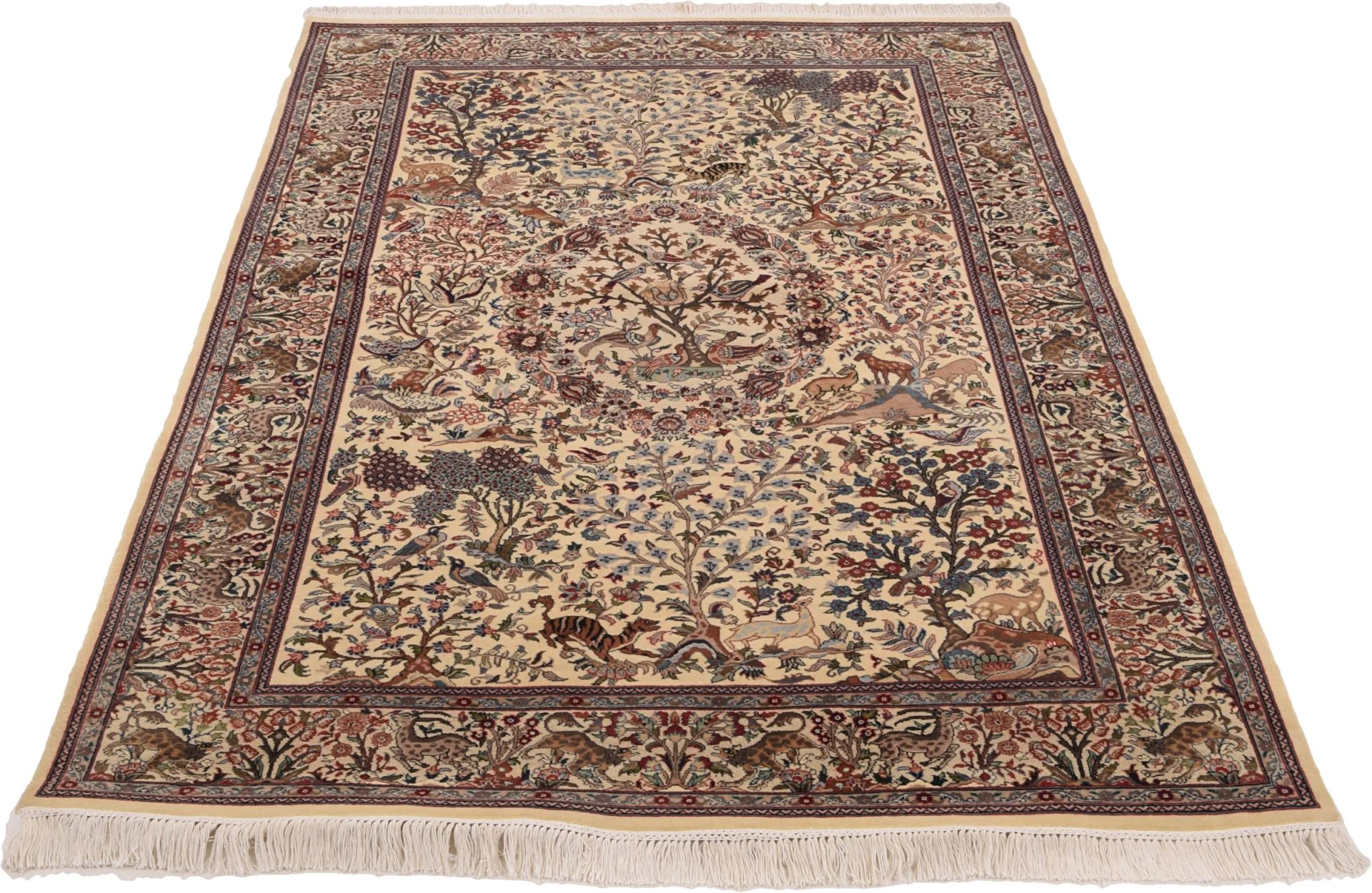 Alternative view of Isfahan Pakistani Rug 137 × 213 cm in Wool, hand-knotted
