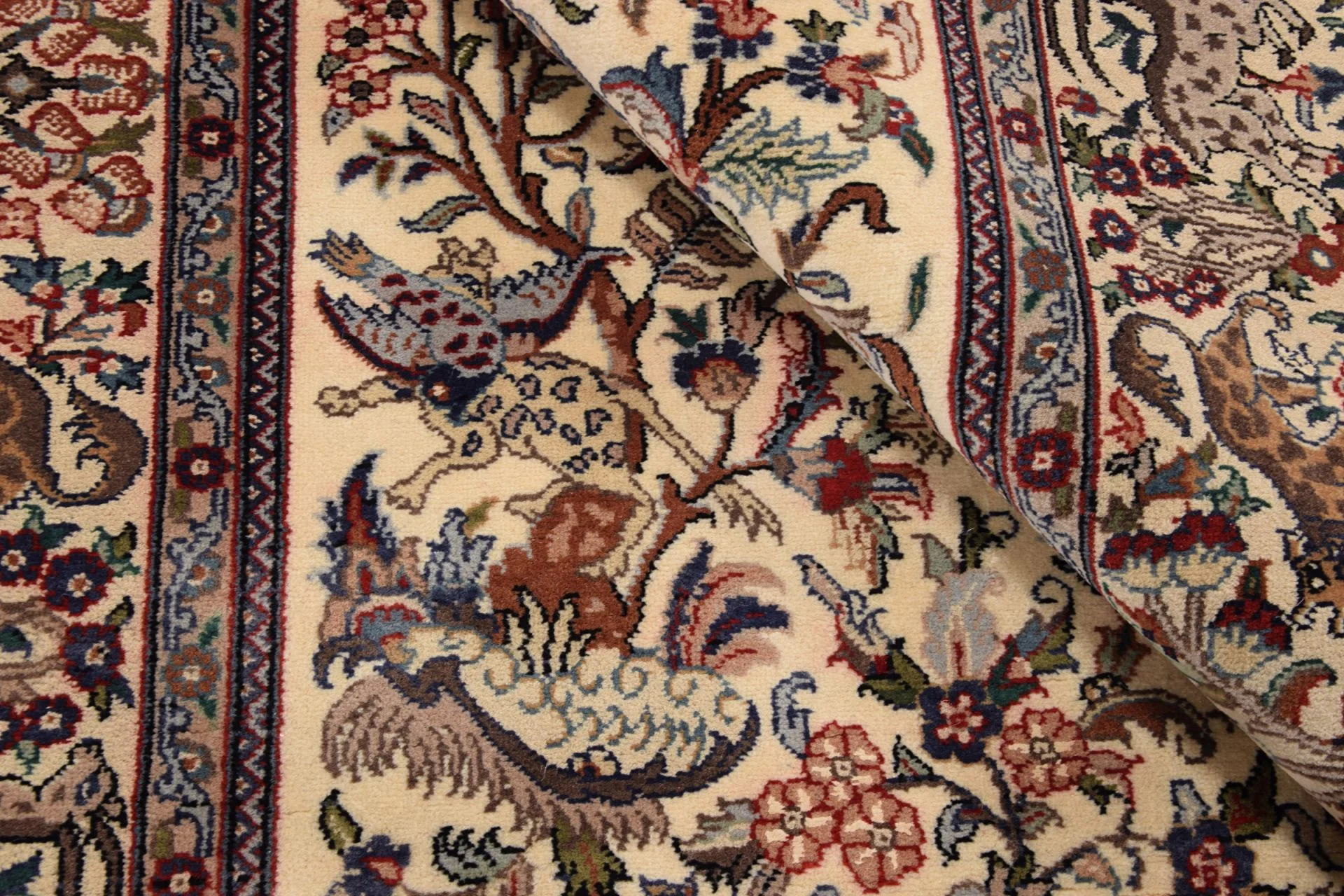 Isfahan Pakistani Rug 137 × 213 cm in Wool, hand-knotted - Image 4