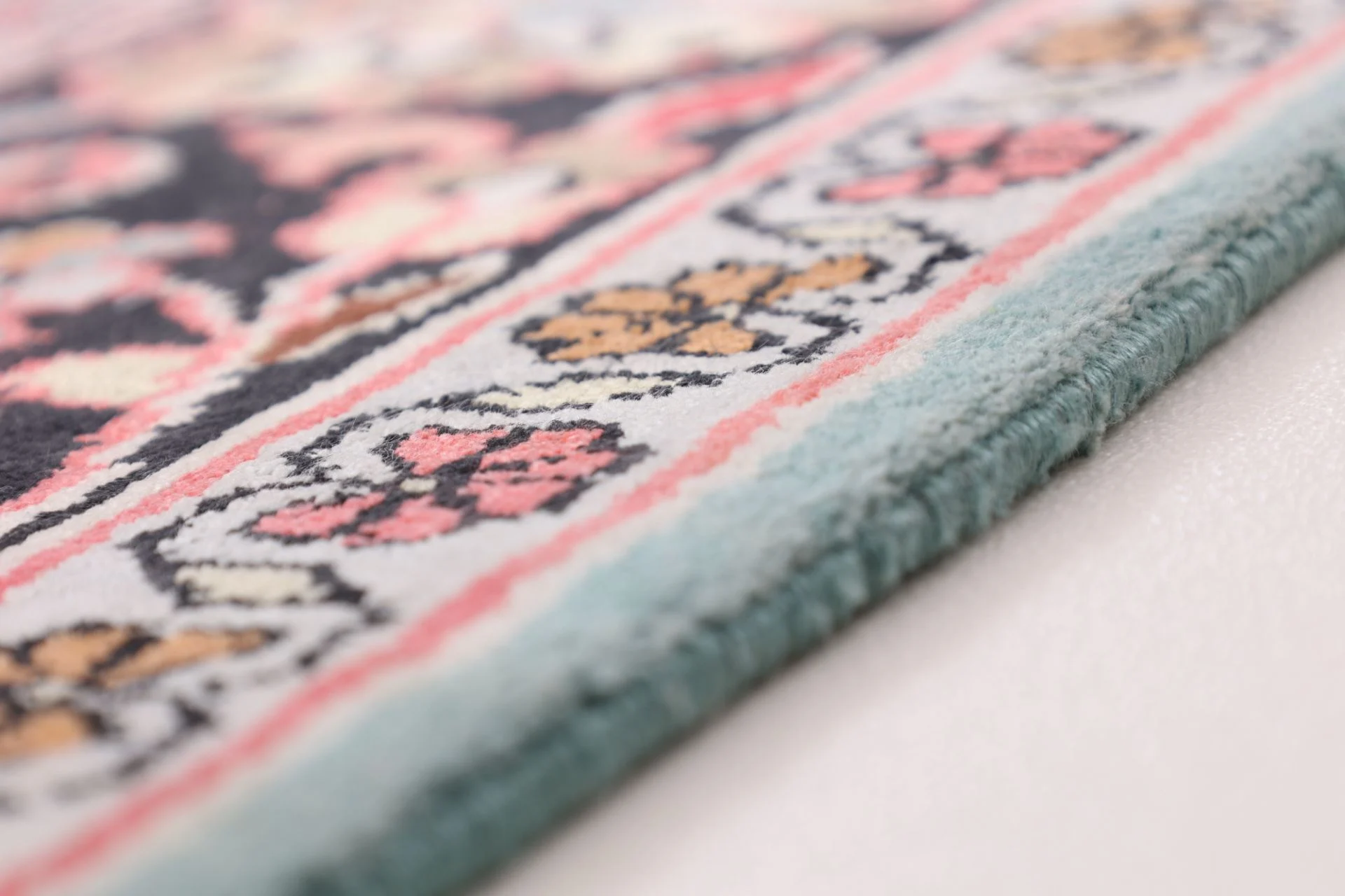 Indian Rug 189 × 126 cm in Wool, hand-knotted - Image 6