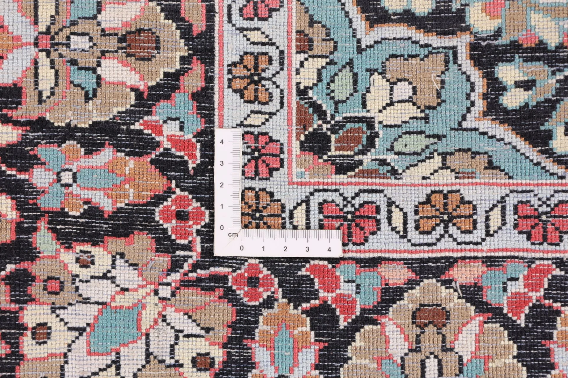 Indian Rug 189 × 126 cm in Wool, hand-knotted - Image 9