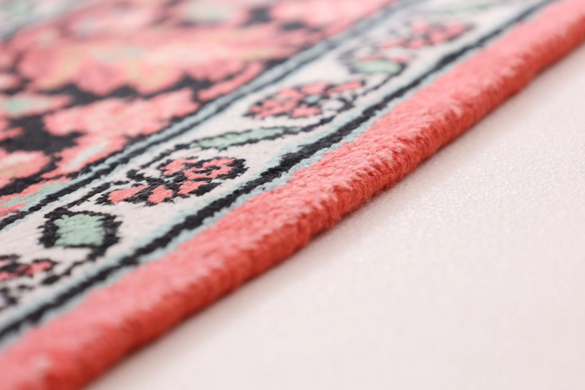 Hand-Knotted Indian Rug, 193 × 123 cm, Wool - Image 6