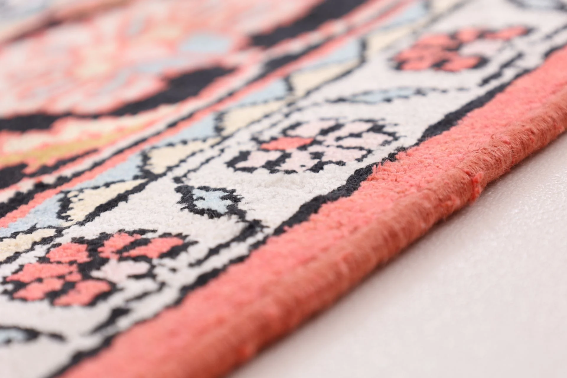Hand-Knotted Indian Rug, 184 × 120 cm, Wool - Image 6