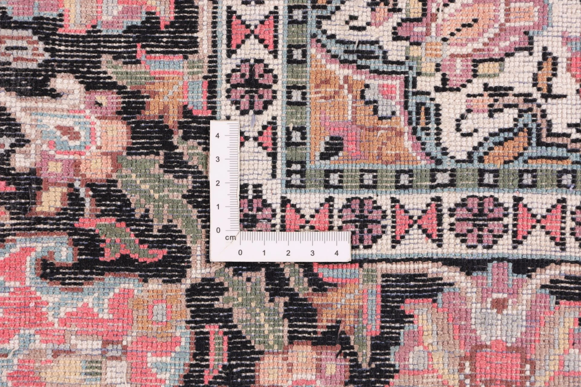 Kars Indian Rug 190 × 126 cm in Wool, hand-knotted - Image 9