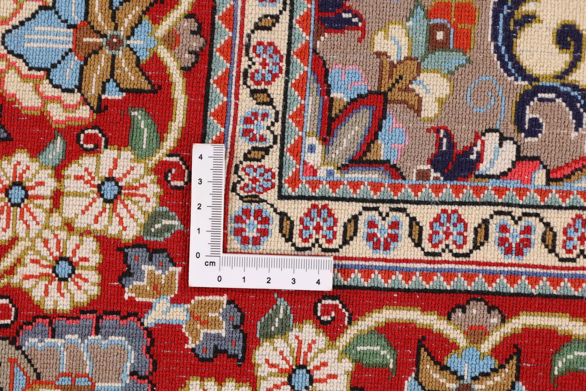 Wool Qom Persian Rug 136 × 212 cm, hand-knotted - Image 9