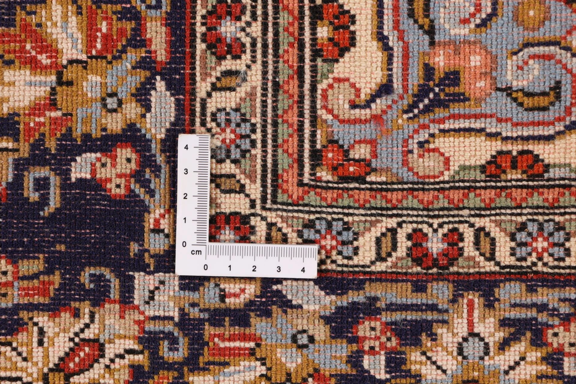 Hand-Knotted Qom Persian Rug, 129 × 177 cm, Wool - Image 9