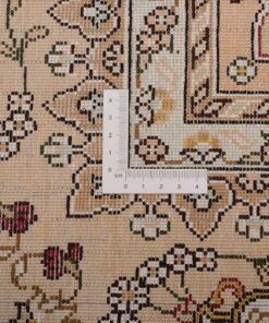 Qom Oriental Rug 278 × 190 cm, silk, hand-knotted — view 3
