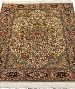 Qom Oriental Rug 152 × 92 cm, silk, hand-knotted — view 2