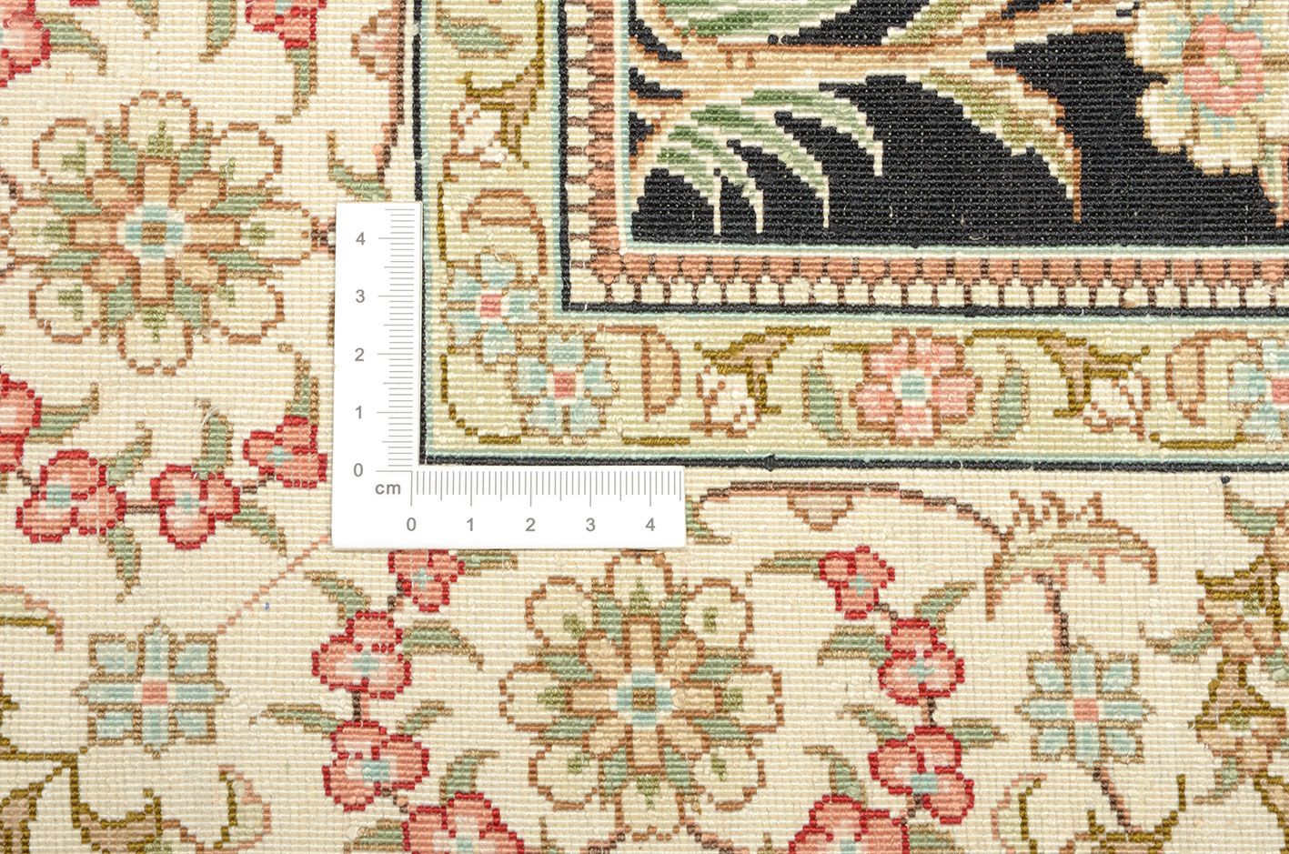 Qom Oriental Rug 155 × 93 cm, silk, hand-knotted — view 3
