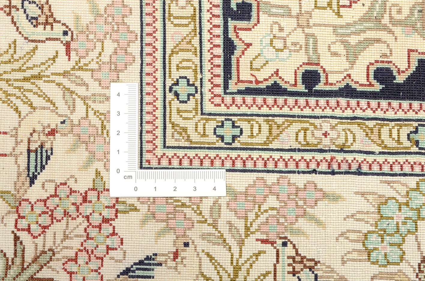 Qom Oriental Rug 157 × 95 cm, silk, hand-knotted — view 3