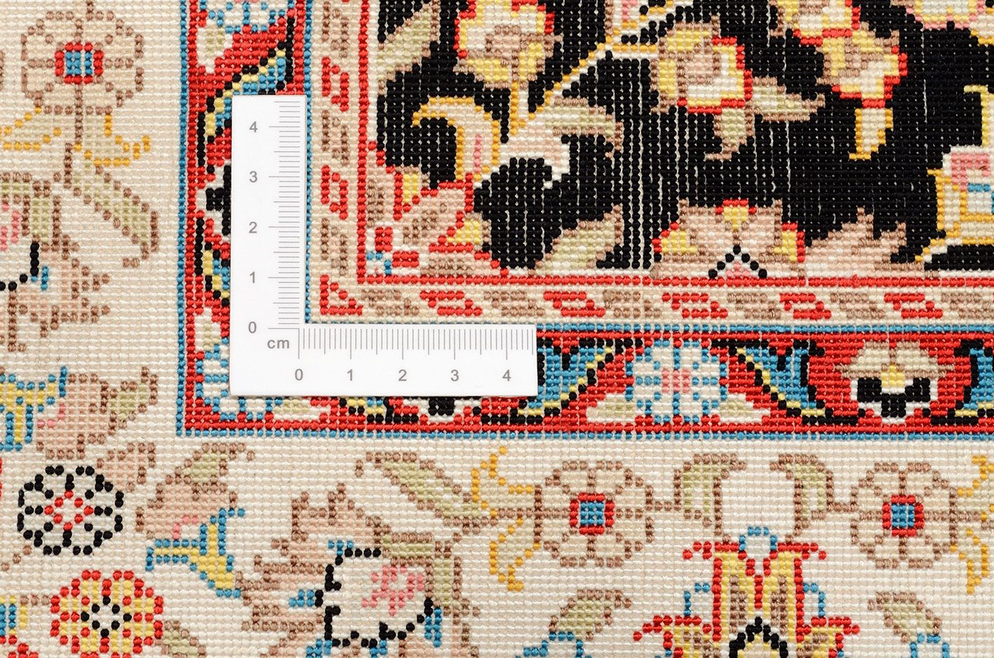 Hereke Oriental Rug 123 × 77 cm, silk, hand-knotted — view 3