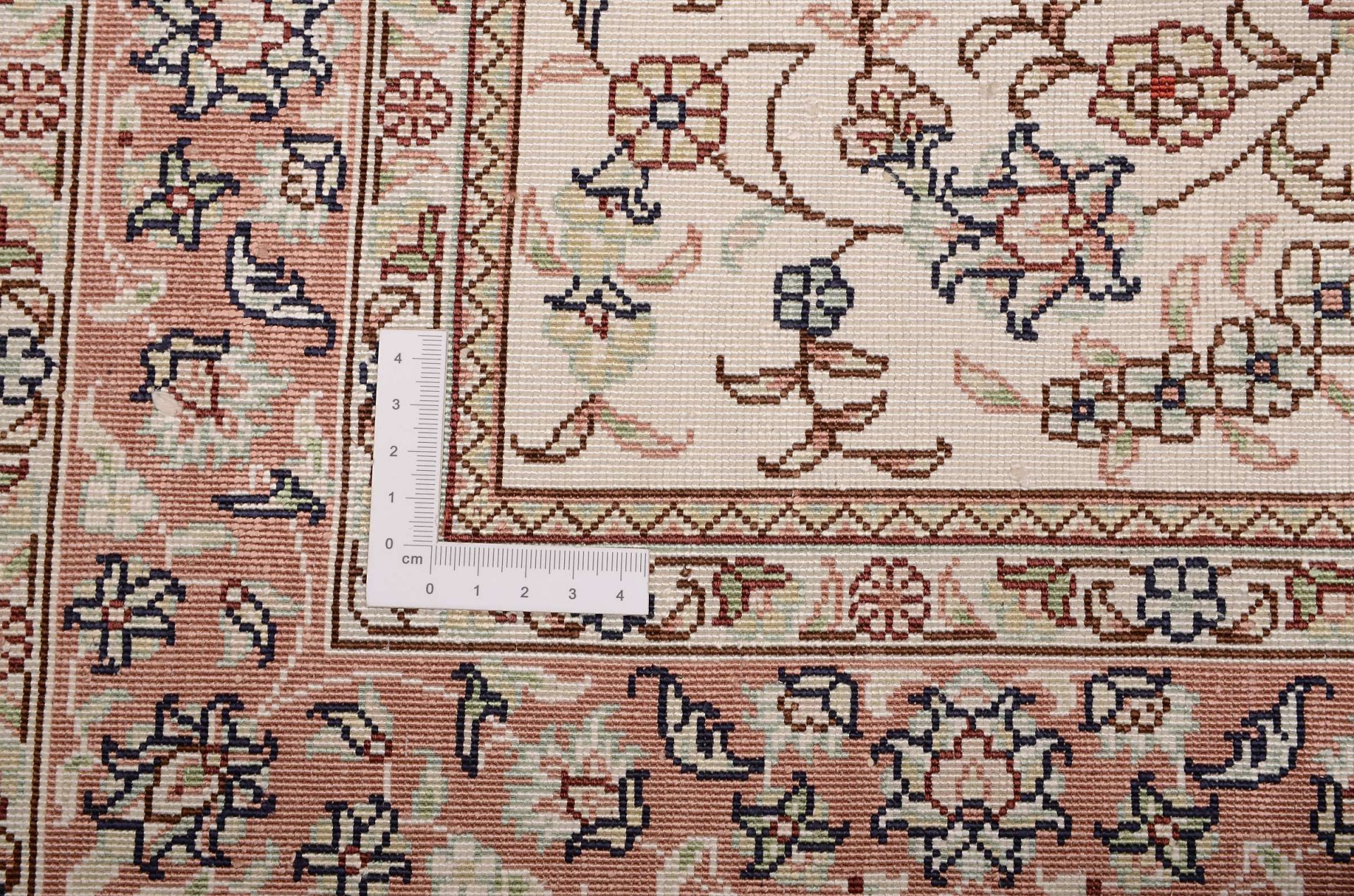 Hereke Oriental Rug 132 × 79 cm, silk, hand-knotted — view 3