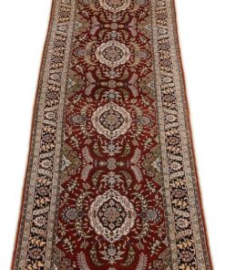 Hereke Oriental Rug 328 × 79 cm, silk, hand-knotted — view 2