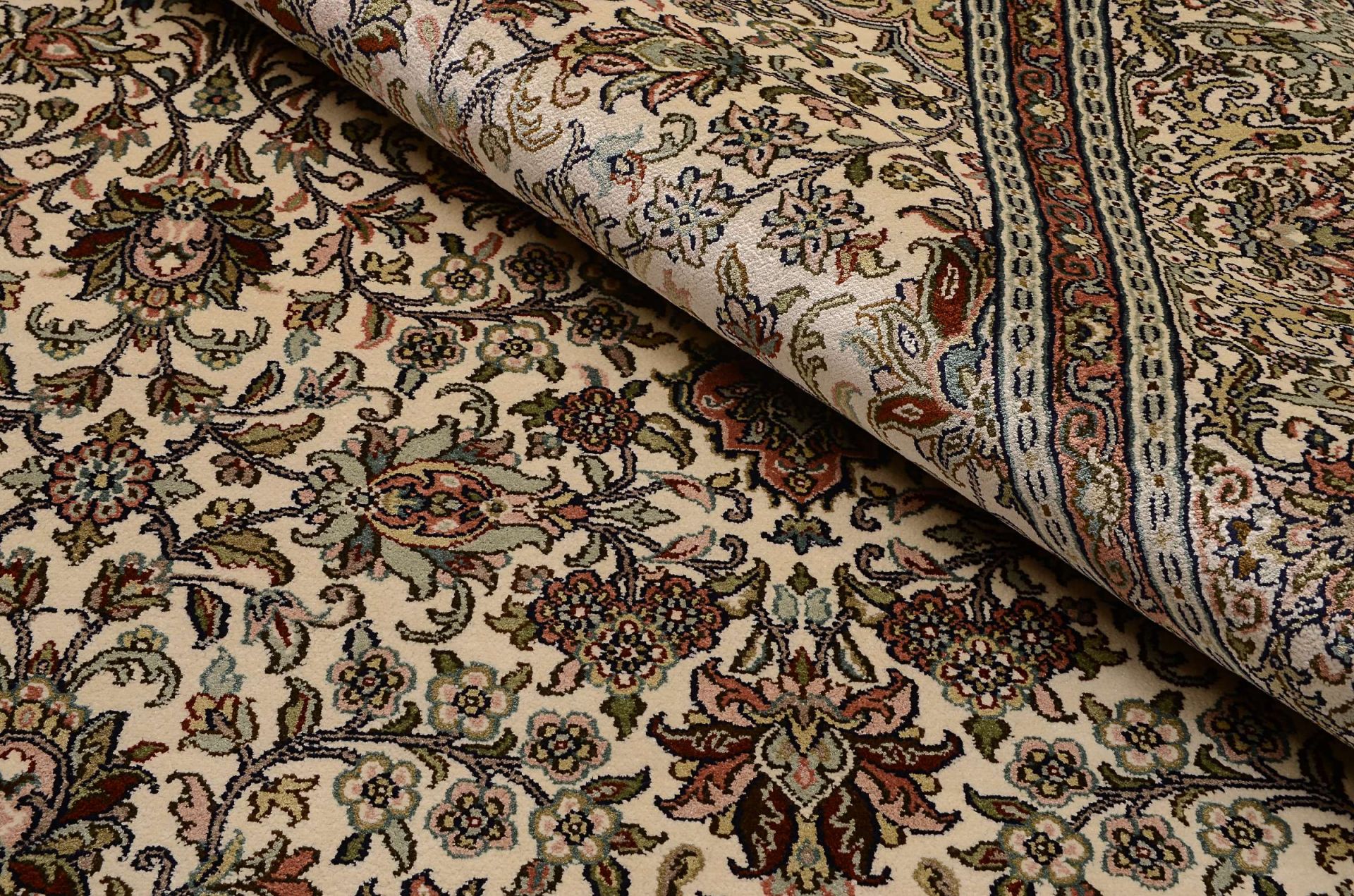 Kashmir Oriental Rug 252 × 169 cm, silk, hand-knotted — view 4