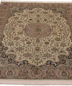 Kashmir Oriental Rug 248 × 172 cm, silk, hand-knotted — view 2