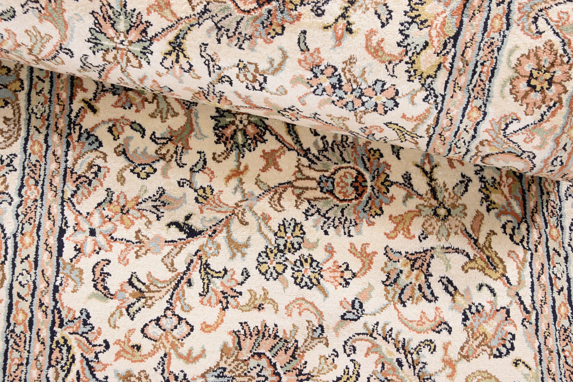 Kashmir Oriental Rug 438 × 68 cm, silk, hand-knotted — view 4