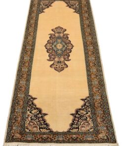 Kashmir Oriental Rug 326 × 77 cm, silk, hand-knotted — view 2