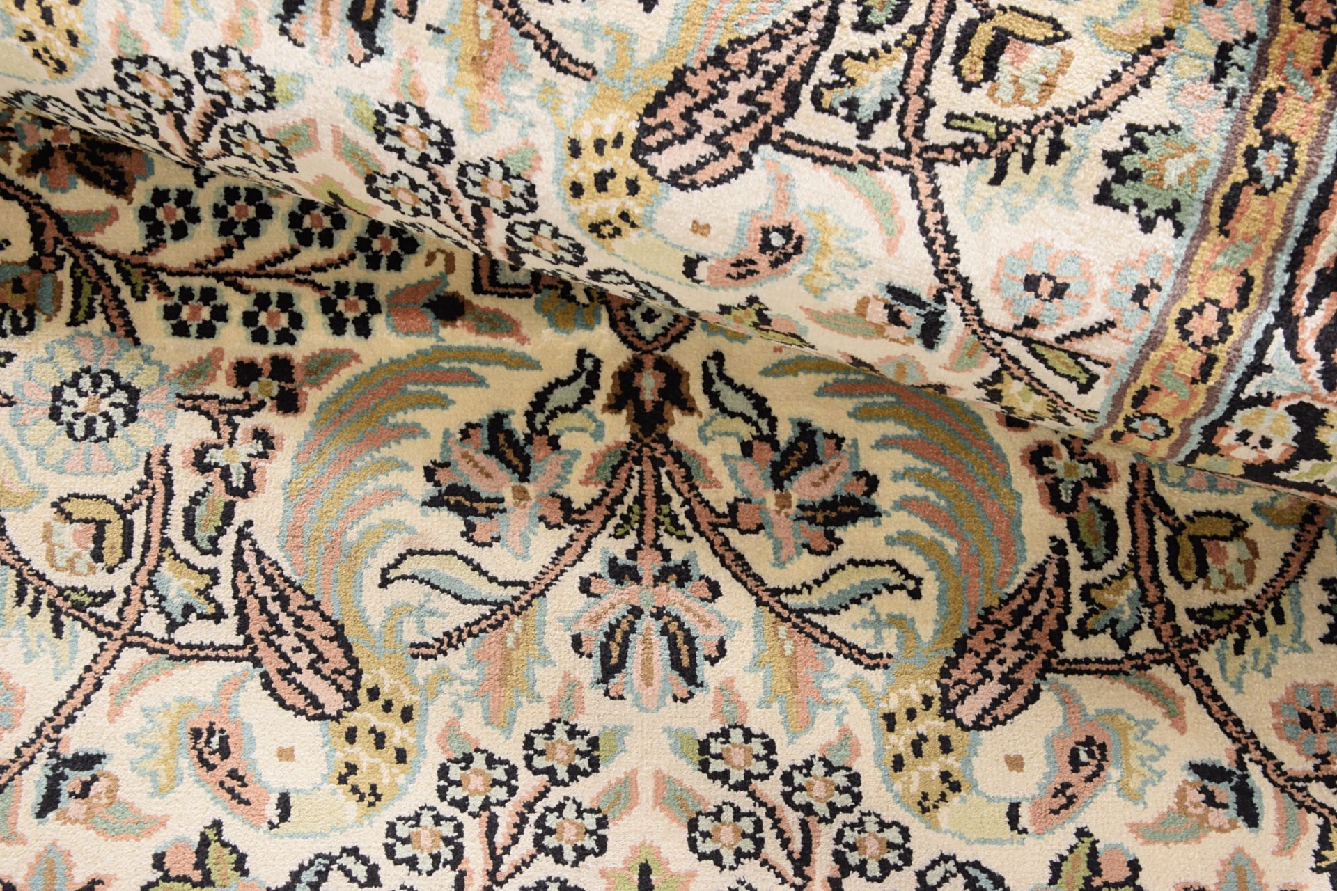 Kashmir Oriental Rug 312 × 83 cm, silk, hand-knotted — view 4